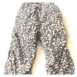 Hanna Andersson leopard print snow pants.